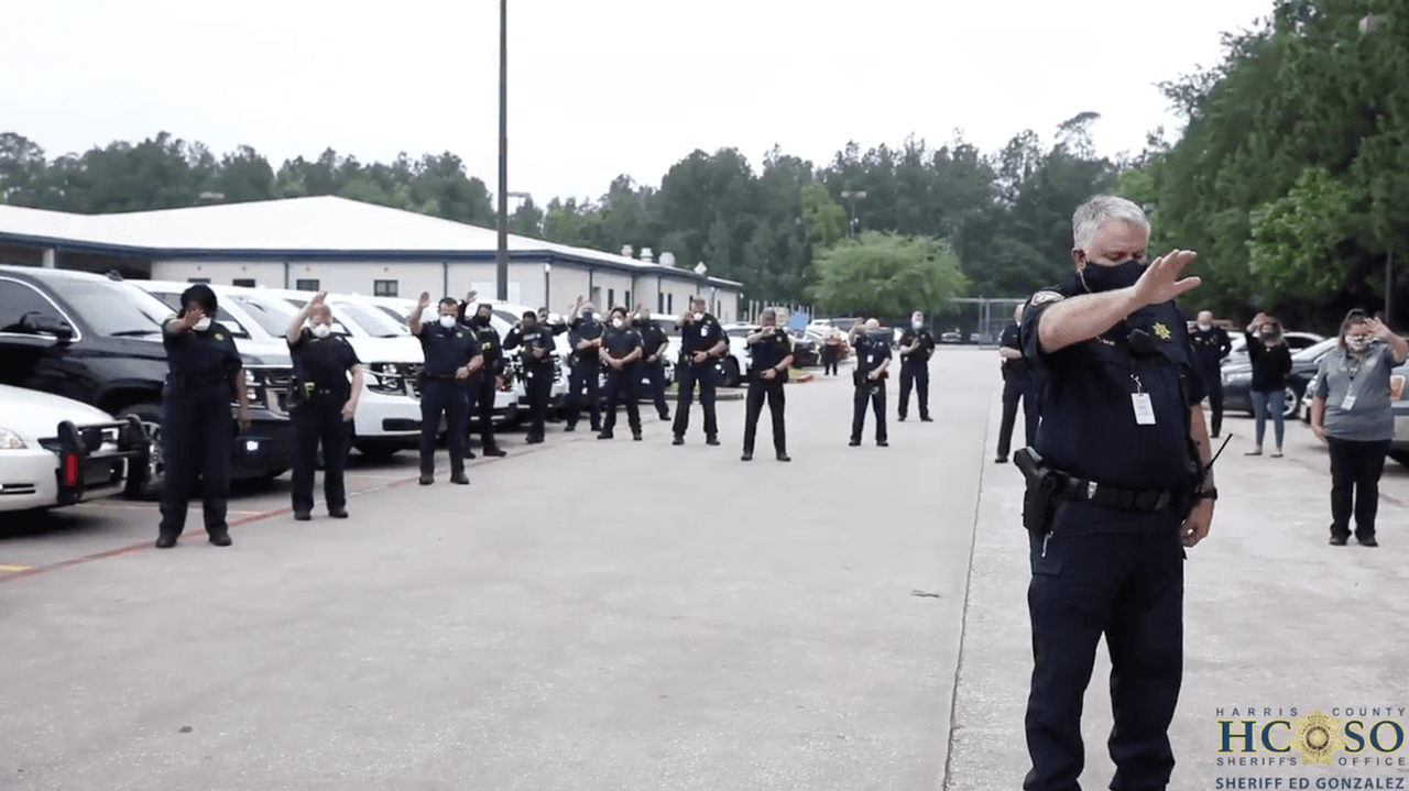 “Por favor manténgalo a él y a su familia en sus oraciones”, pidieron los participantes.