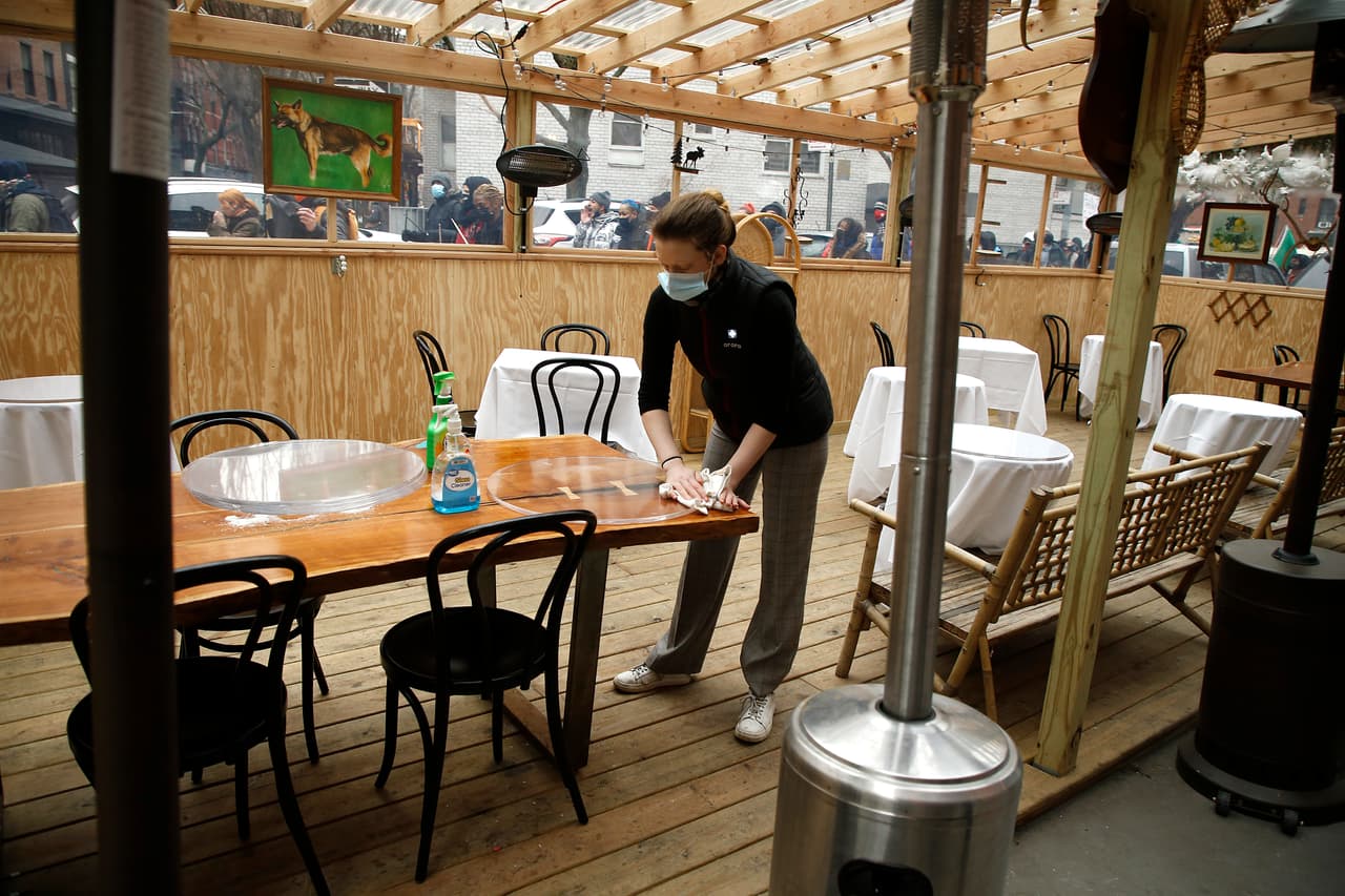 Restaurantes de NYC podrán abrir al 35% de capacidad a partir del próximo viernes, anuncia Cuomo