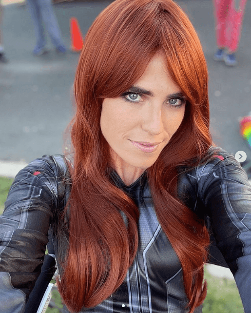<b>Karla Souza</b>
<br>El 27 de octubre de 2021, la actriz mexicana compartió con sus fans dos fotos de ella
<a href="https://www.univision.com/famosos/karla-souza-se-disfrazo-de-black-widow-foto">personificada como la superheroína de Marvel, Black Widow,</a> papel intepretado por Scarlett Johansson.