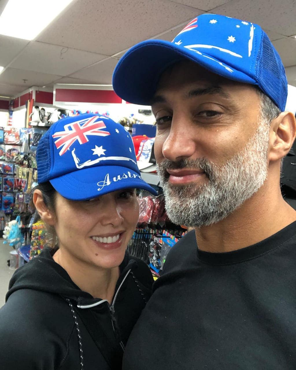 Marlene Favela añadió: "Le hemos comprado cosas muy neutras y cosas que no importa si es niño o niña, las va a poder usar".