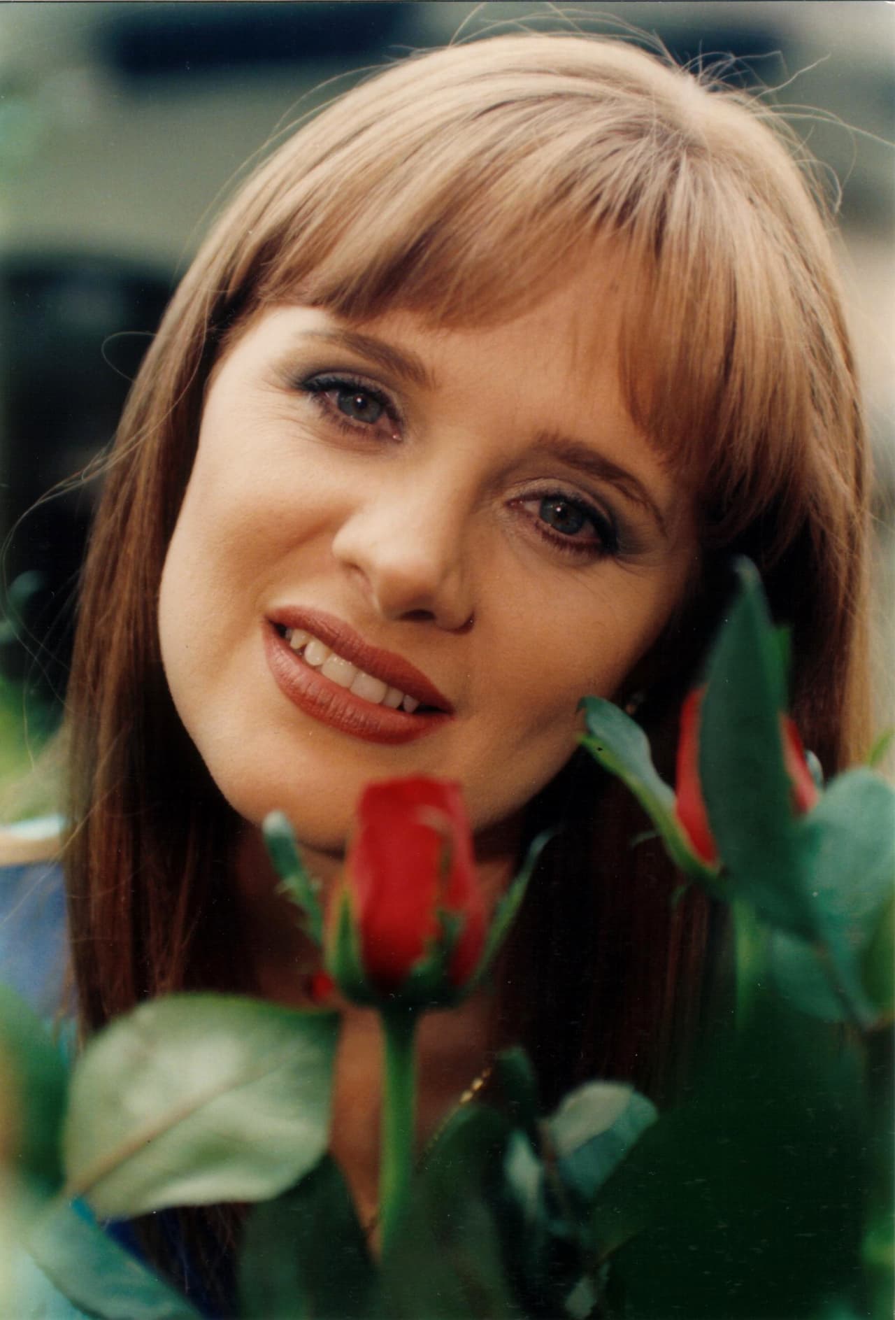 En 1999 Erika protagonizó 'Tres mujeres' junto a
<b>Karyme Lozano</b> y
<b>Norma Herrera</b>, donde interpretó a una mujer muy estricta y tradicional.