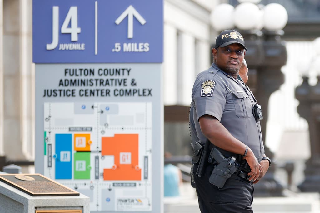 Por qué Trump no podrá deshacerse fácilmente de la acusación en Georgia, incluso si llega a ser presidente