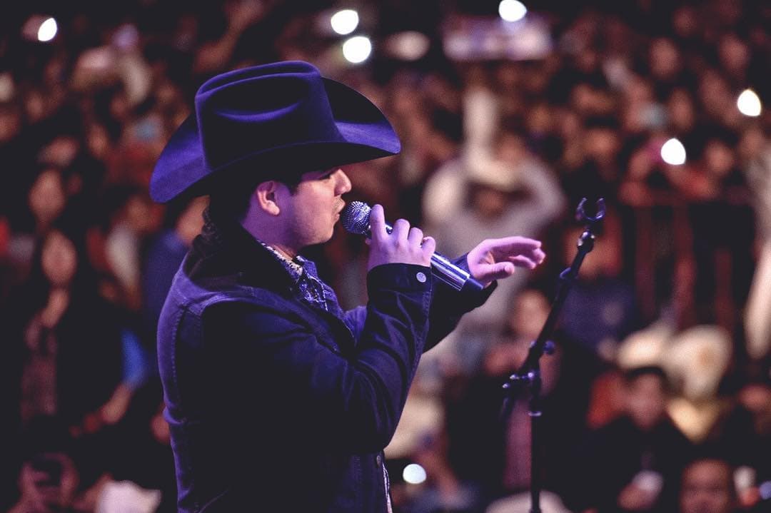 Esto desató un enfrentamiento con los escoltas que cuidaban al padre del cantante. Tras varios minutos de disparos, dos de los agresores perdieron la vida y un escolta resultó herido en una mano y fue atendido en el mismo hospital.
<br>