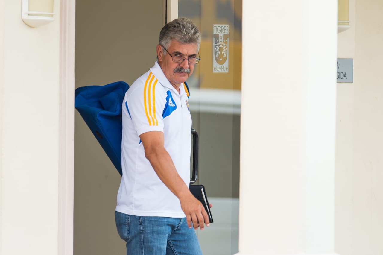 'Tuca' Ferretti salió de gala para ser presentado como interino del Tri
