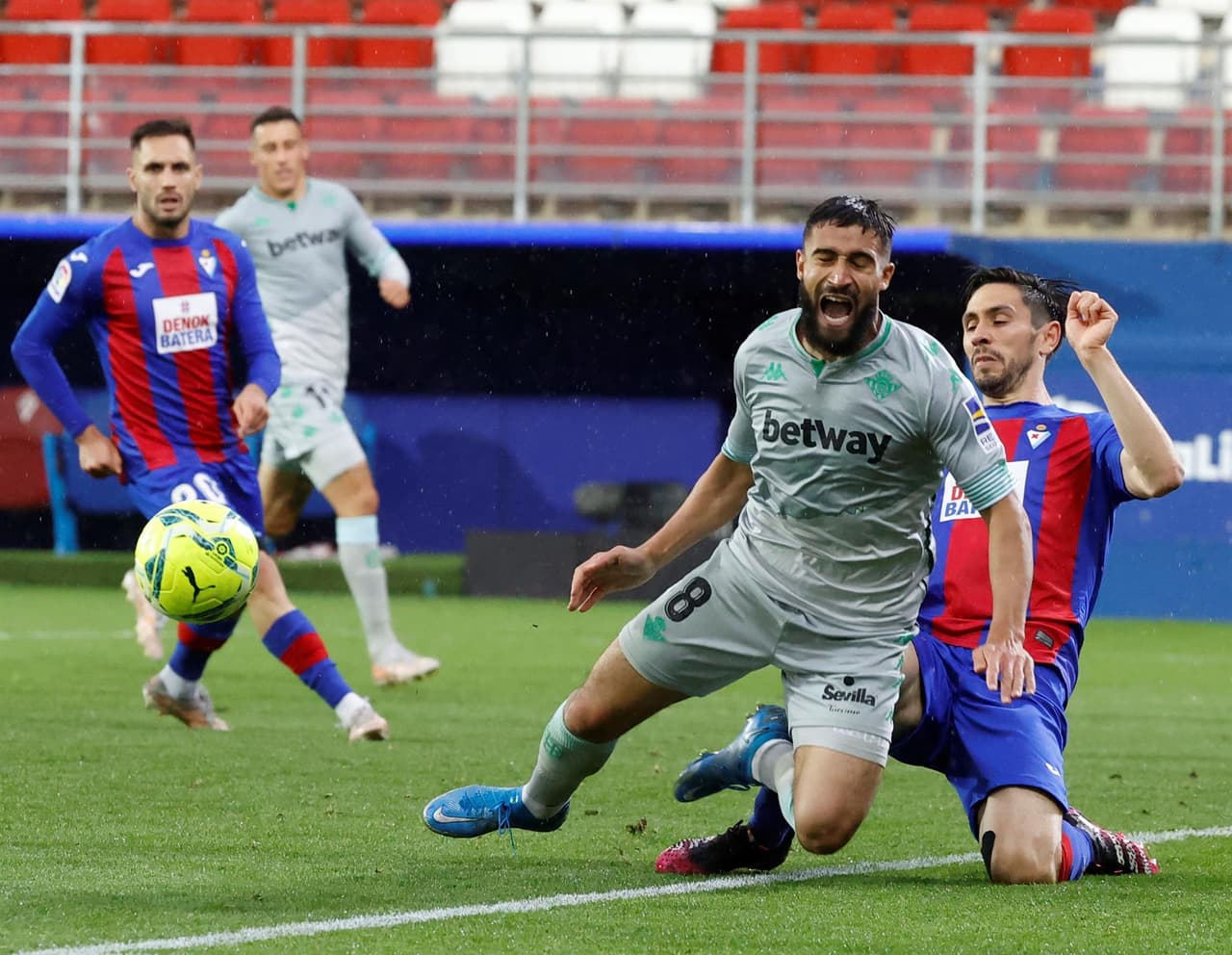 Eibar logra el empate a uno con el Real Betis, durante la Jornada 36 en La Liga. El mexicano Andrés Guardado fue el autor del gol al minuto 4 del encuentro, asistido por Diego Lainez, sin embargo ya al filo del partido, Sergi Enrich se encargó de igualar el marcador durante el encuentro. Esta es la tercera anotación del 'Principito' con el equipo verdiblanco.