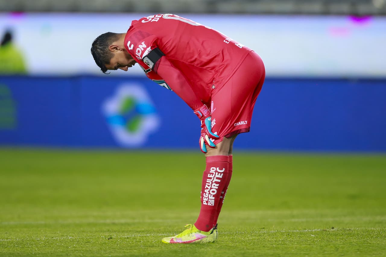 Los Tuzos se fueron con ventaja al descanso tras los tantos de Nicolás Ibáñez y Luis Chávez, pero Ángel Sepúlveda rescató el empate para los Gallos; José Angulo había adelantado a los visitantes.