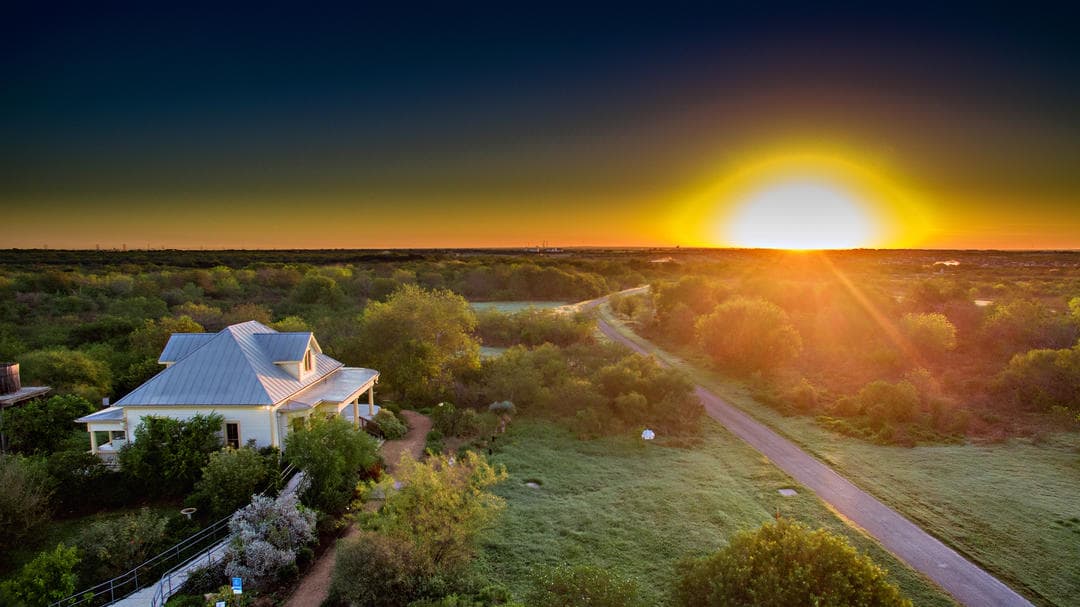 <b>Mitchell Lake Audubon Center eclipse viewing party</b>
<br>
<br>📍Dónde: Mitchell Lake Audubon Center
<br>
<br>⏰ Horario: 14 de octubre, 10:00 a 12:00 horas
<br>