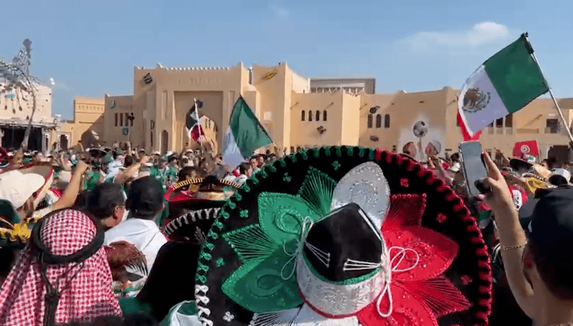 Estas imágenes formará parte de a histórica presencia de la delegación voluntaria con pasión futbolera.