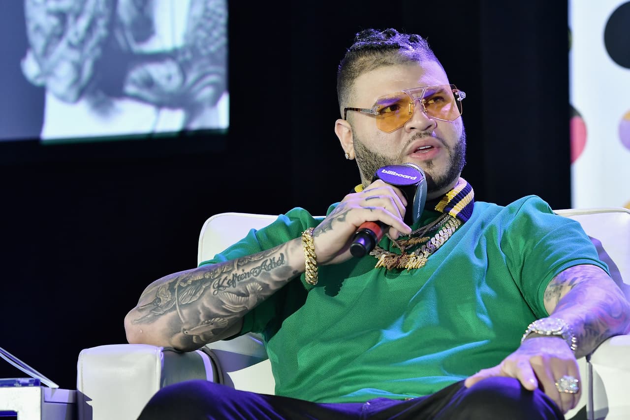 <b>Farruko</b> no ha acaba de comenzar su batalla legal tras ser arrestado esconder 52,000 dólares no declarados, cuando otra polémica que lo persigue.
<br>
<br>