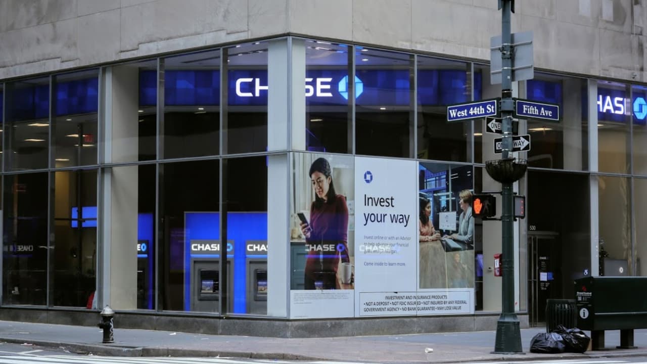 Hombre roba un banco Chase en Nueva York un día después de ser liberado por otro atraco: reporte