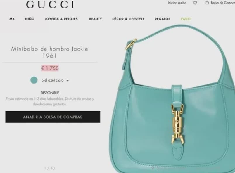 De acuerdo a la información presentada en la página oficial de Gucci, el bolso de hombro que luce la actriz cuesta 1,750 euros (1,914 dólares) y se trata del modelo Jackie 1961 hecho en material de piel en tono azul claro.