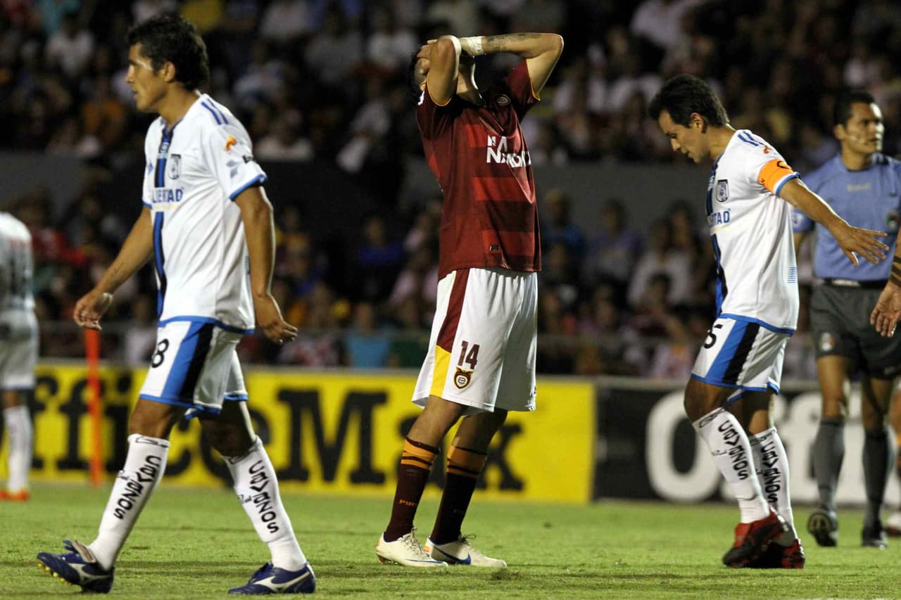 En 2009 cuando juagaba en Estudiantes Tecos vivió el episodio de indisciplina más famoso de su carrera en el duelo ante Atlas.