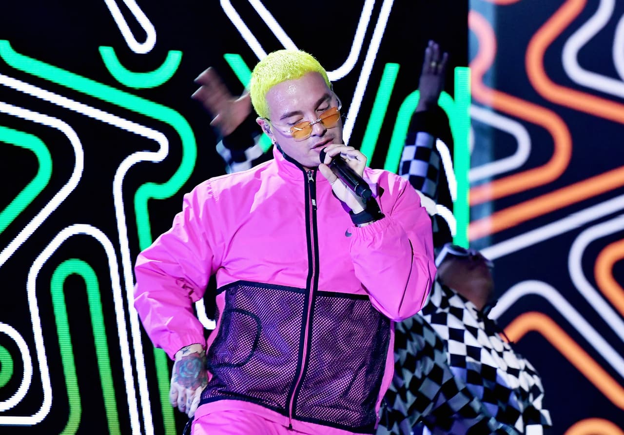 LAS VEGAS, NV - NOVEMBER 16: J Balvin performs onstage during The 18th Annual Latin Grammy Awards at MGM Grand Garden Arena on November 16, 2017 in Las Vegas, Nevada. (Photo by Gustavo Caballero/Getty Images for LARAS)
<br>