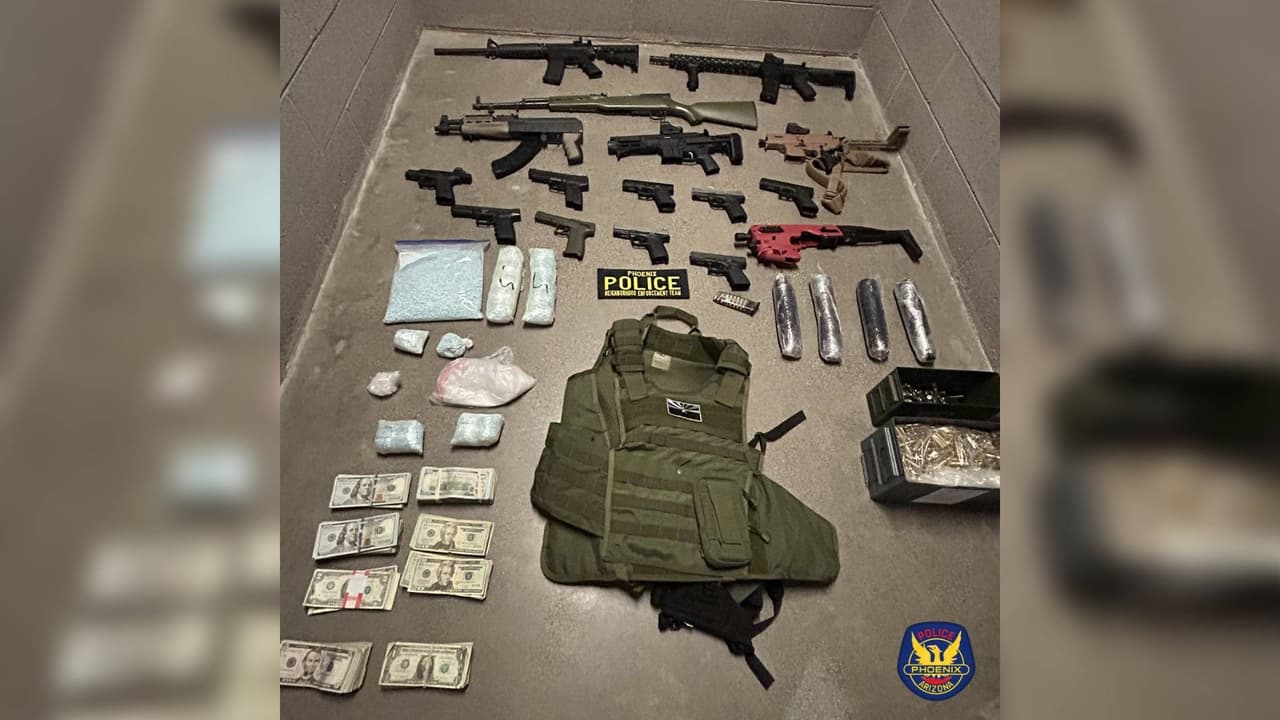 Decomisan armas y 42,000 pastillas de fentanilo en Phoenix