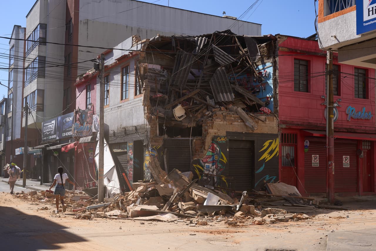 Un edificio quedó dañado tras el terremoto que sacudió Pereira, Colombia, el lunes 10 de agosto de 2026.