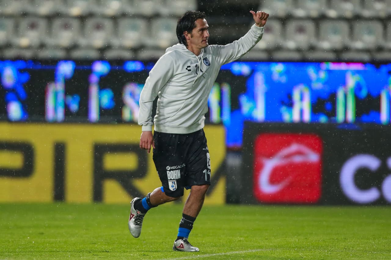 Los Tuzos se fueron con ventaja al descanso tras los tantos de Nicolás Ibáñez y Luis Chávez, pero Ángel Sepúlveda rescató el empate para los Gallos; José Angulo había adelantado a los visitantes.