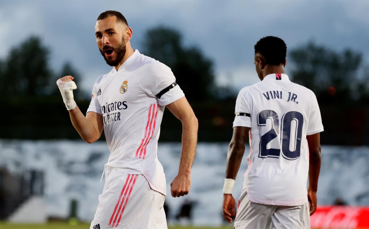 Real Madrid logra el empate de último minuto ante el Sevilla durante la fecha 34 de La Liga. Fernando Reguez e Iván Rakitic le daban la ventaja al equipo andaluz. Marco Asenesio anotó el primer tanto para el equipo merengue, pero fue al minuto 94 que Diego Carlos logró sumar un punto en el Alfredo Di Stéfano.