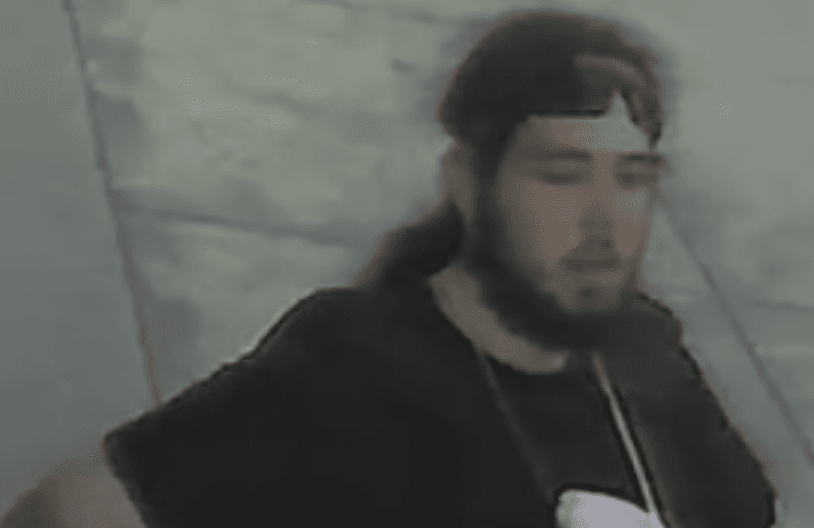 Buscan a sospechoso de lanzar dispositivo dentro de patrulla.