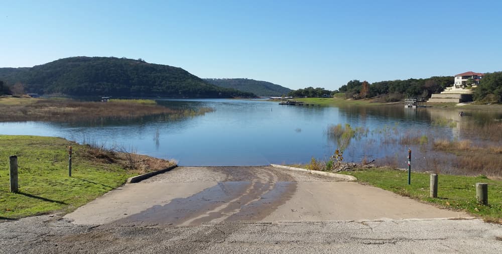 <h2 class="cms-H2-H2">Cypress Creek</h2>
<br>
<br>A 30 minutos de Austin, Cypress Creek está localizado en el Lago Travis. Es un fantástico lugar para salir en bote, hacer picnics, nadar y pescar. Sin embargo, antes de ir, debes saber que no se permite acampar y todas las mascotas deben pasearse con correa.