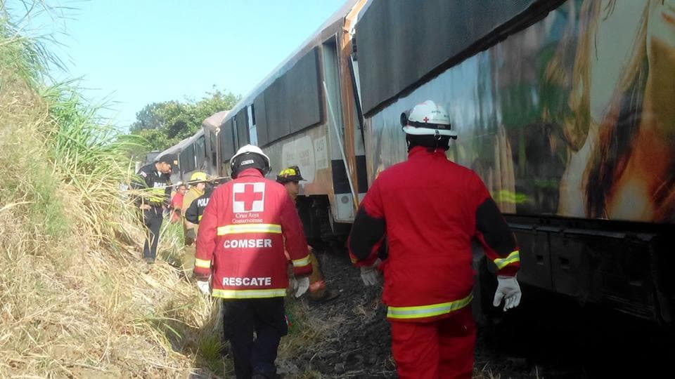 Un choque frontal entre trenes en Costa Rica deja más de 100 heridos