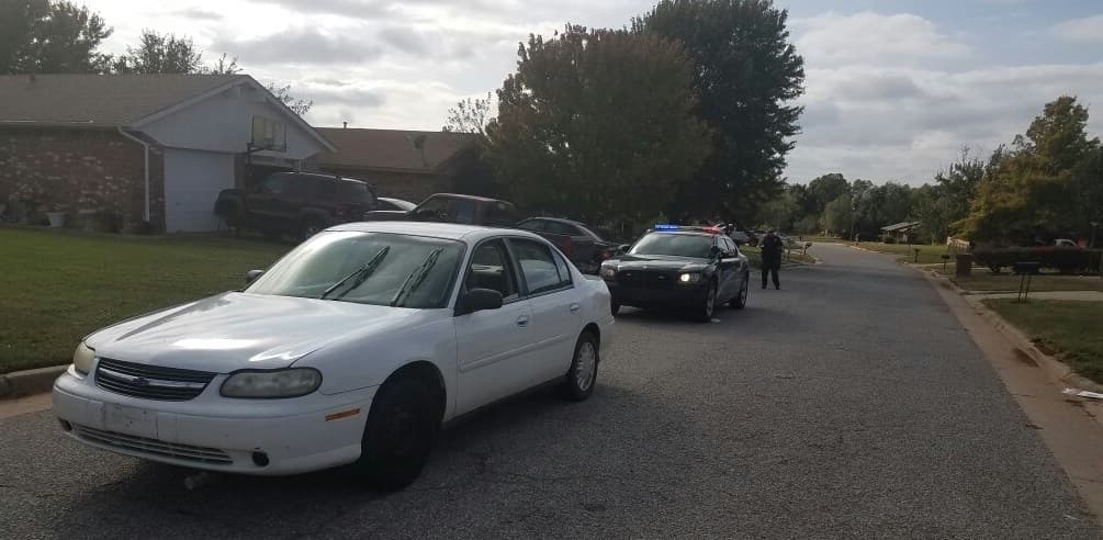 Policía de Oklahoma en el sitio donde consiguieron a dos víctimas de Vance