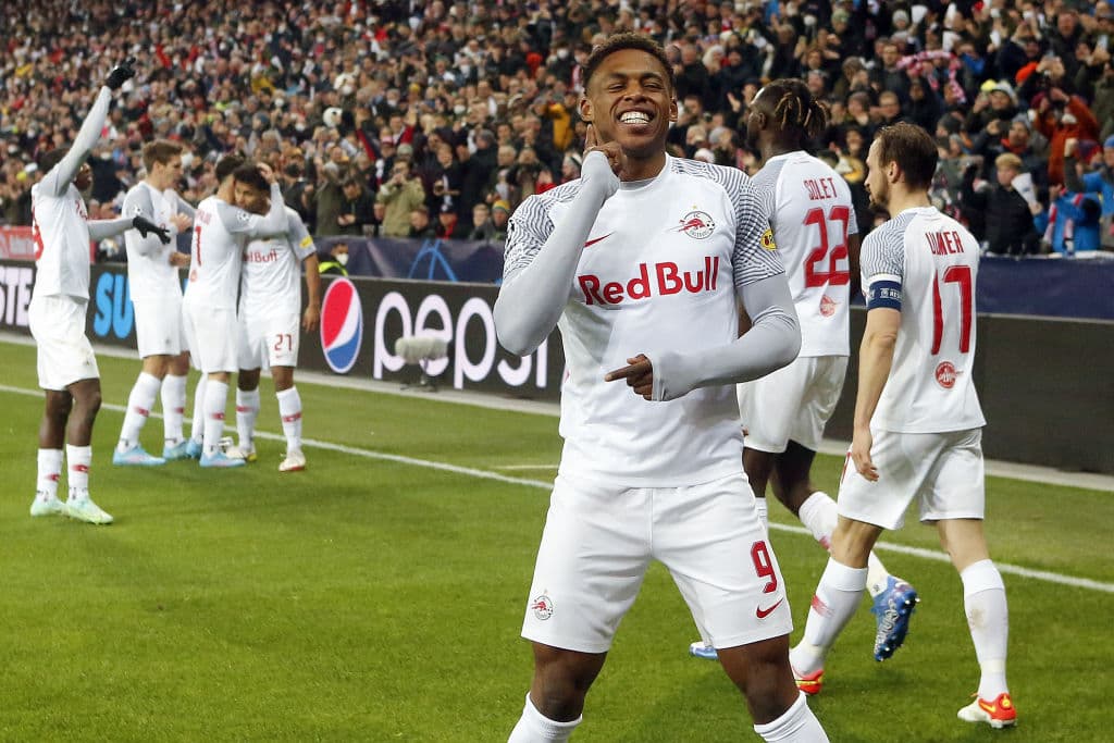 Bayern Munich rescata empate ante Red Bull Salzburg durante el partido de ida de Octavos de Final en la UEFA Champions League. Adamu abrió el marcador al minuto 21', pero fue ya en el minuto 90', casi al final del encuentro cuando Kingsley Coman hizo el gol del empate. Todo se definira en el partido de vuelta.