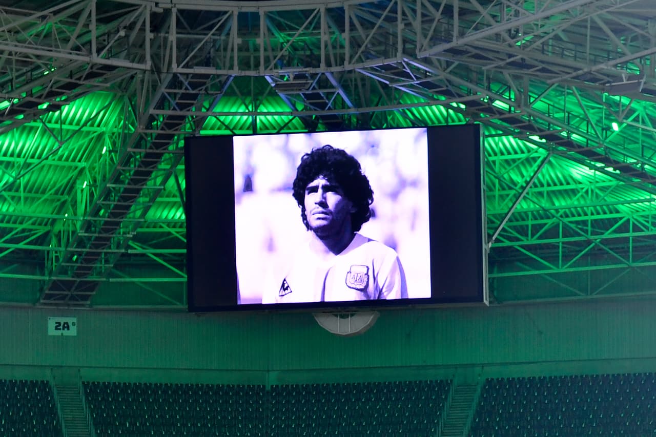 Manchester City se impone por la mínima al Olympiakos y pasa a octavos sin problema. Phil Foden le da el gane y boleto a su equipo. Por otro lado, cae goliza por parte del Borussia Mönchengladbach ante el Shakhtar 4-0 con anotaciones de Stindl, Elvedi, Embolo y Wendt en la UEFA Champions League.