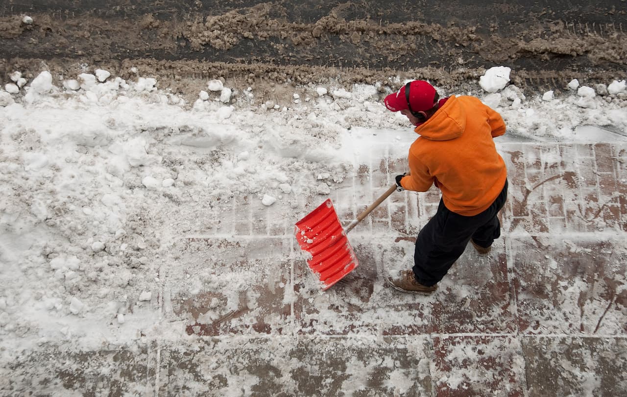 En el puesto 6 se encuentra Ithaca, Nueva York.
<br>
<br>• Empleo: 2014-2019: -6.5% (50,792 a 47,490).
<br>
<br>• Empleo estatal: 2014-2019: + 2.2% (9,009,079 a 9,203,379).
<br>
<br>• Desempleo de junio: 3.4%.
<br>
<br>• Industria con mayor disminución del empleo: producción de bienes.
<br>
<br>• Ingreso promedio de un hogar: $ 56,672.