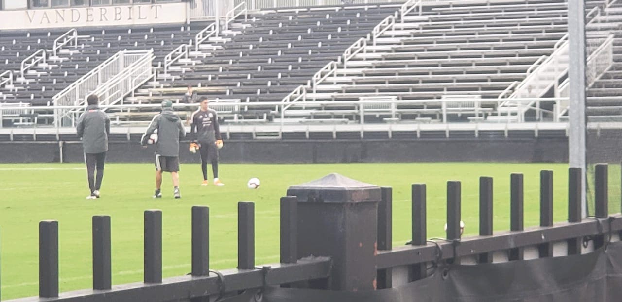 A pesar de que la práctica estuvo cerrada para los medios de comunicación, algunos fanáticos tomaron imágenes de algunos de los momentos del equipo en la cancha.