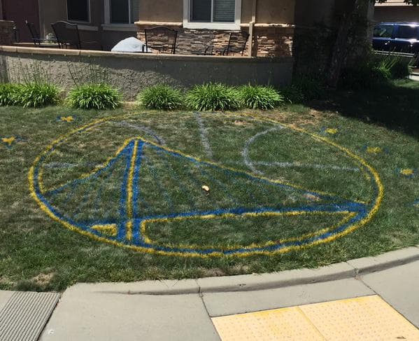 Fans muestran su apoyo a los Warriors