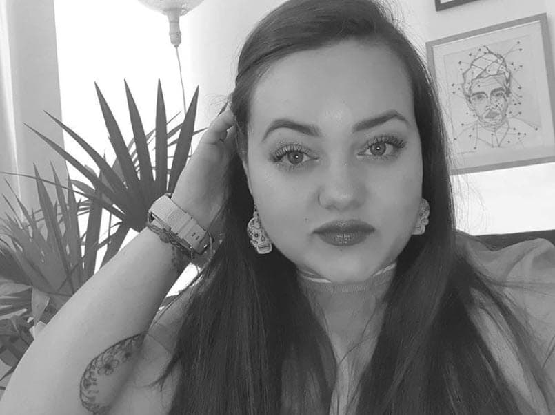 Sin embargo, de los
<b>antojos</b> no se salvó: "Eso sí", dijo a la revista. "Lo que más se me antoja ahorita son las manzanas enchiladas, dulces picositos y todo eso".
<br>