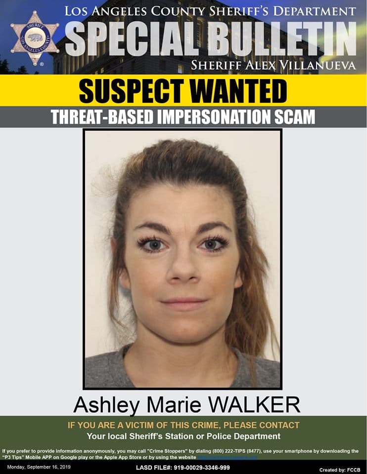 Walker ha sido acusada de tres cargos de extorsión y tres de intento de extorsión. Permanece prófuga y ya se ha girado una orden de captura en su contra.