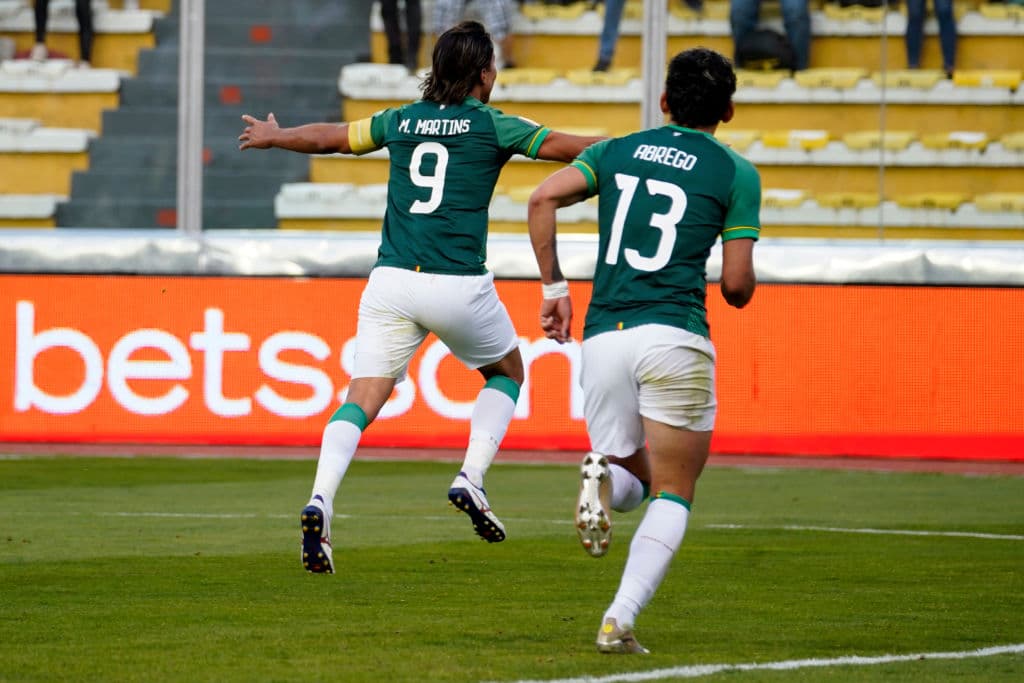 Uruguay tropieza en Bolivia y los locales los golean 3-0, Perú logra conseguir los puntos de visita 1-2 frente a Venezuela y llegan a 17 unidades.