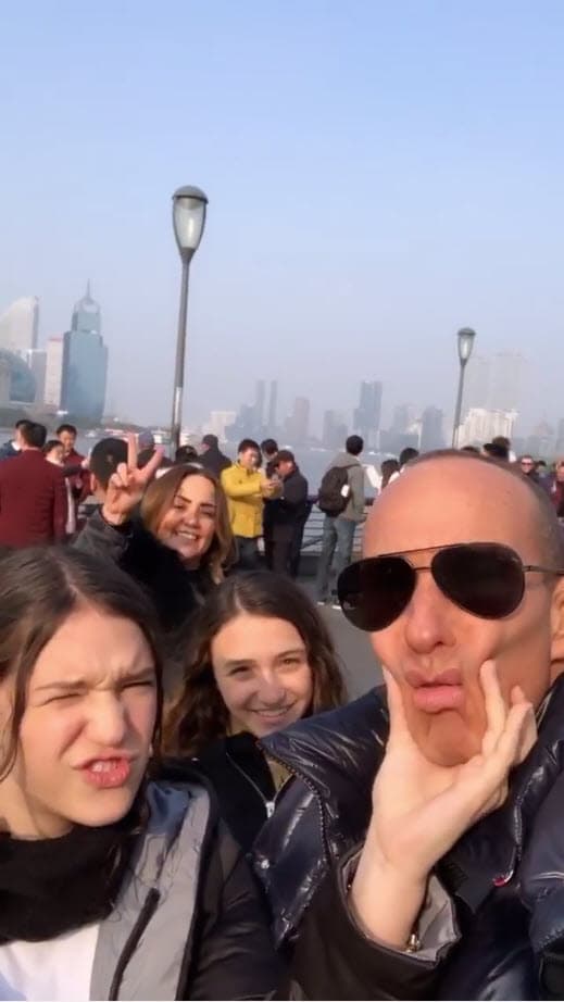 A pesar del mal momento que vivieron con las declaraciones de Alfredo Adame,
<b><a href="https://www.univision.com/famosos/andrea-legarreta-comparte-que-fue-lo-mas-dificil-de-actuar-al-lado-de-su-hija-nina-en-el-cine-fotos">la familia continúa unida</a></b> disfrutando de las vacaciones decembrinas.
<br>