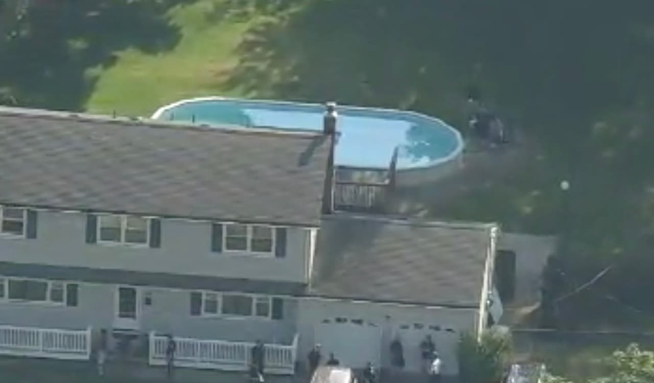 Familia se ahoga en la piscina de su casa en Nueva Jersey tratando de salvar a niña de 8 años