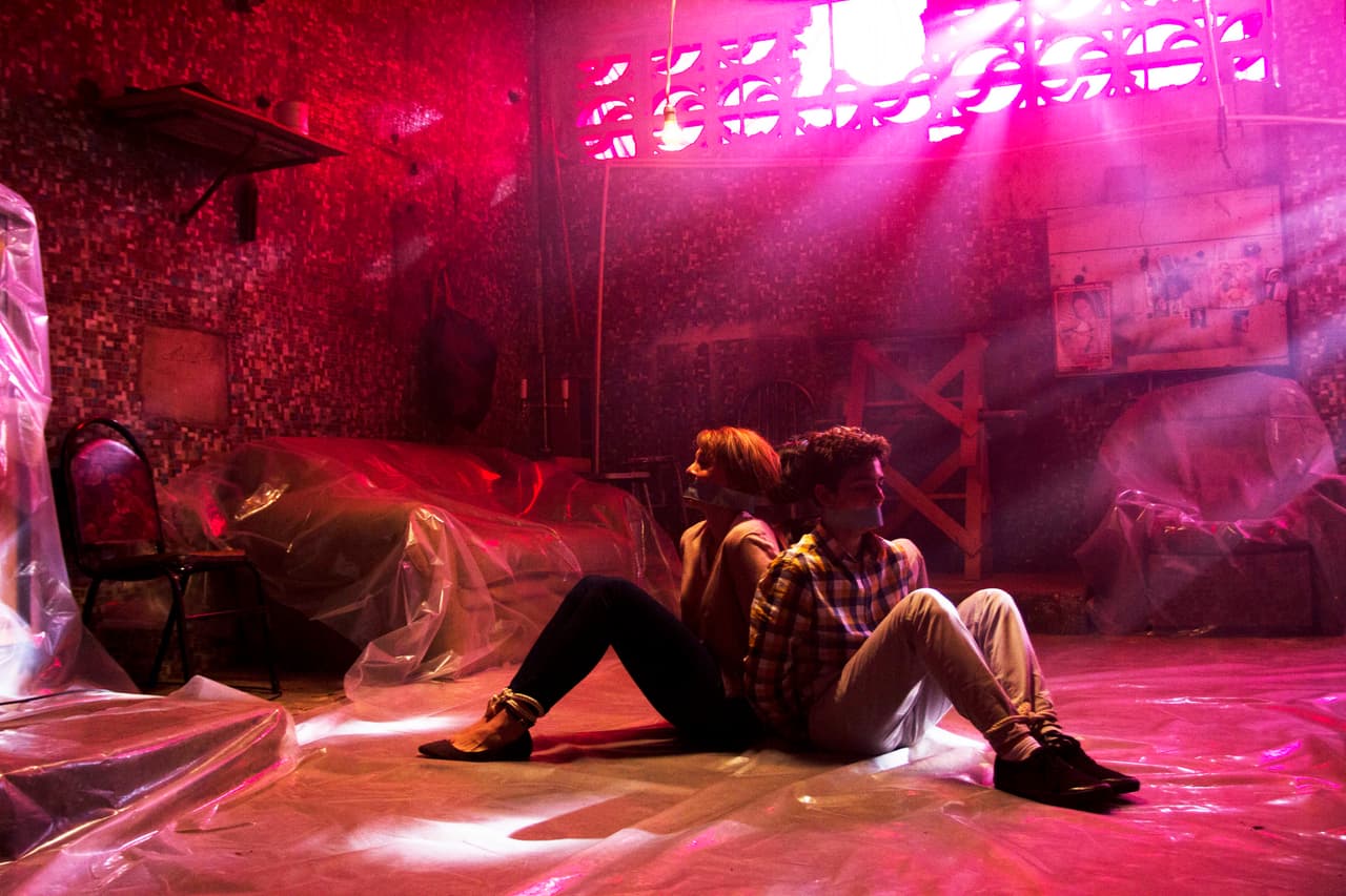 Para librarse de Zeki le ordenó al padrino de Yolanda secuestrar a su familia.