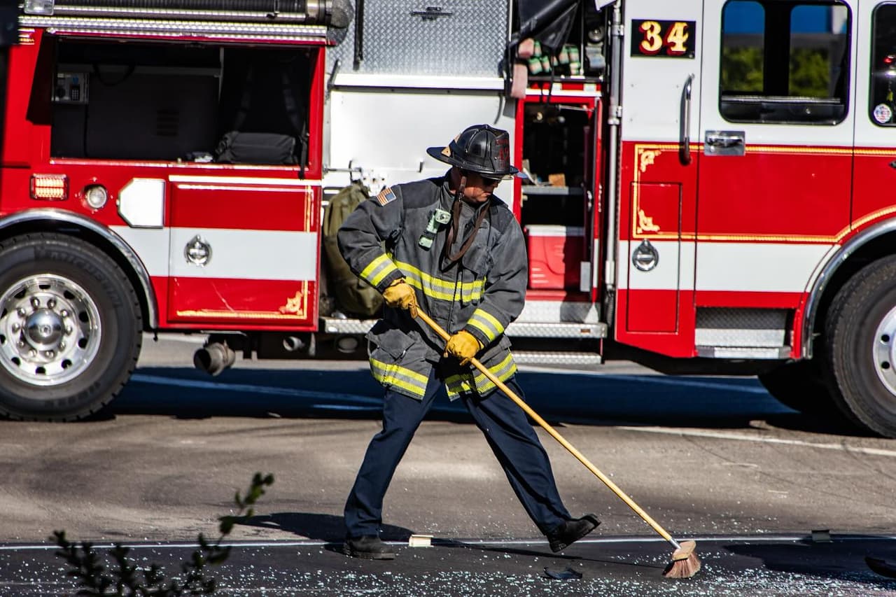 Las personas heridas en el accidente fueron trasladadas a hospitales locales para recibir atención médica. Los bomberos no dieron más detalles sobre su estado de salud ni la gravedad de sus lesiones.