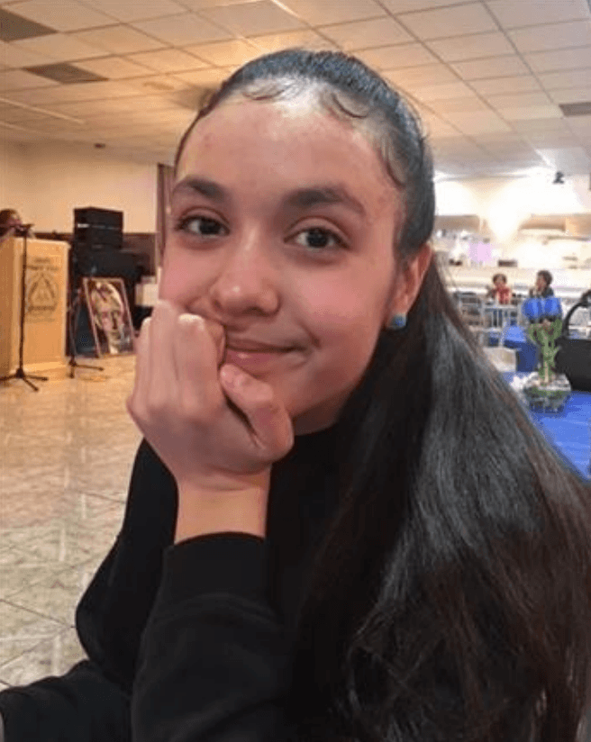Familiares buscan a joven latina de 14 años