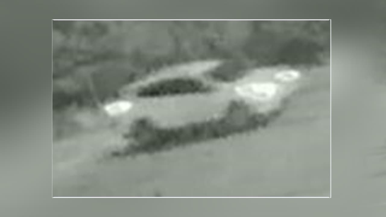 Las autoridades dieron a
<b><a href="https://twitter.com/houstonpolice/status/1436367707566395394" target="_blank">conocer imágenes</a></b> de cámaras de vigilancia y piden ayuda de la comunidad para identificar el vehículo.