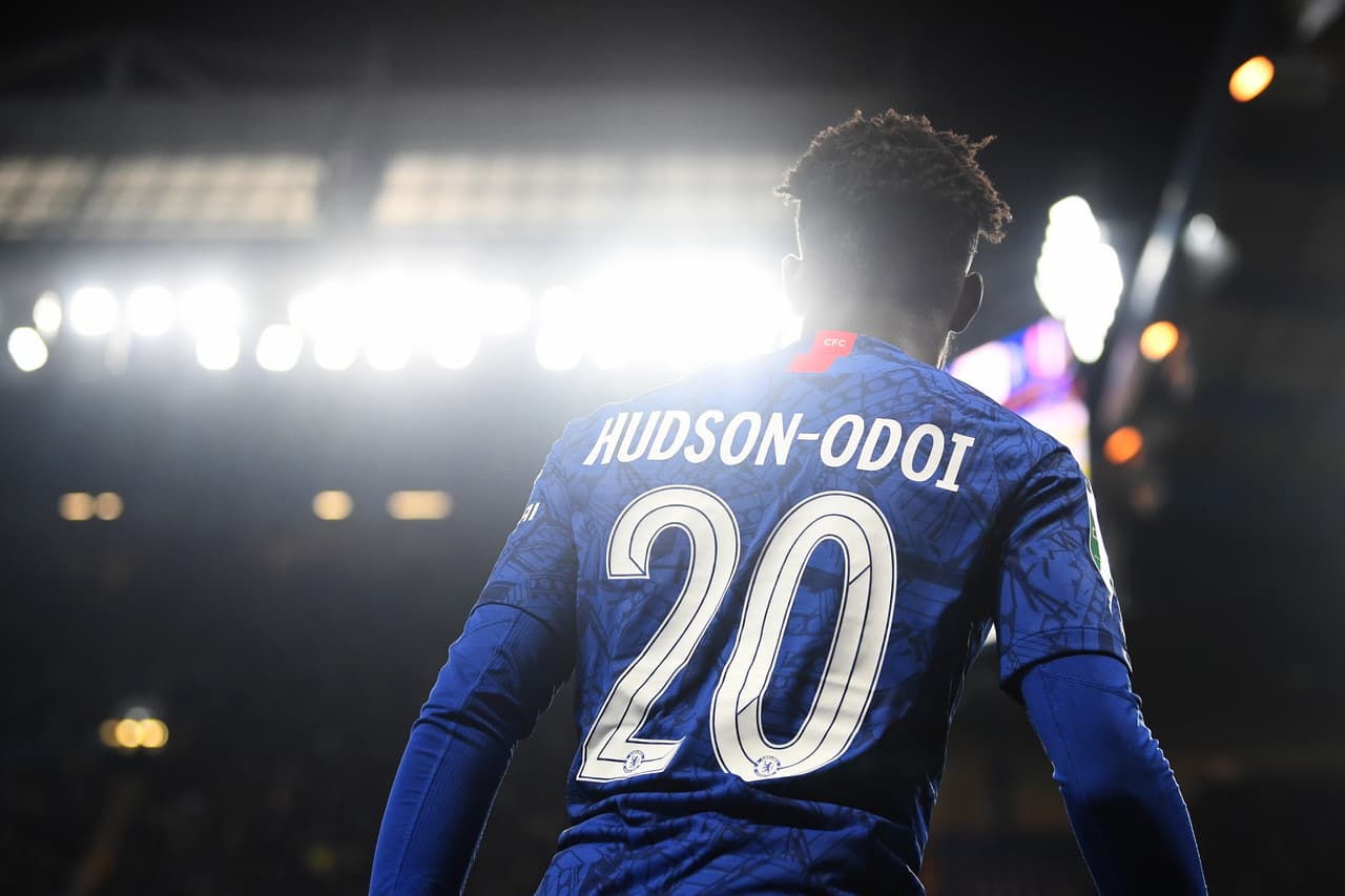 Marcus Rashford de Manchester United dio la victoria a su equipo ante el Chelsea 2-1, mientras que Aston Villa se impuso al Wolverhampton 2-1.