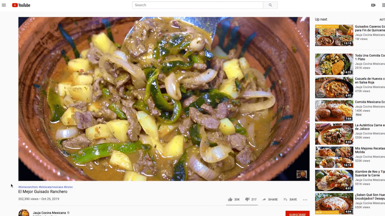 Ahora tienen casi 3 millones de suscriptores al canal de YouTube, que presenta videos de Janet cocinando platos mexicanos tradicionales, desde tacos a pasteles.