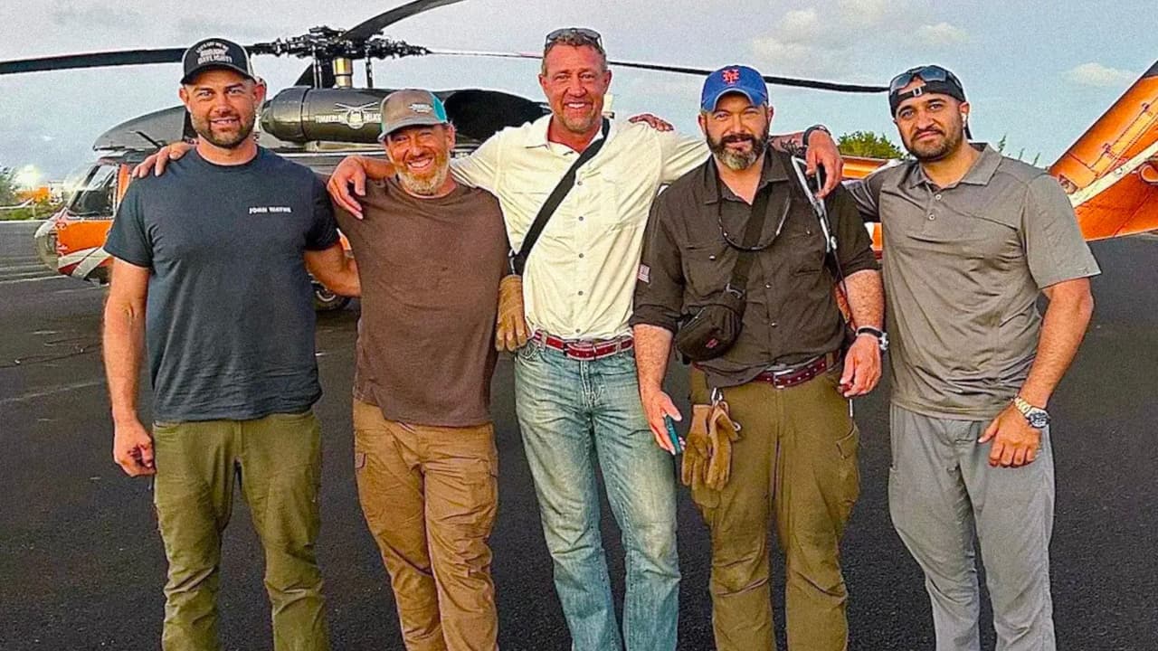 Equipamiento especializado utilizado por Grey Bull Rescue, que incluye embarcaciones rápidas, jetskis, vehículos anfibios y sistemas de comunicación satelital. La organización se financia exclusivamente con donaciones privadas, lo que le permite desplegarse con rapidez en emergencias sin depender de fondos gubernamentales.