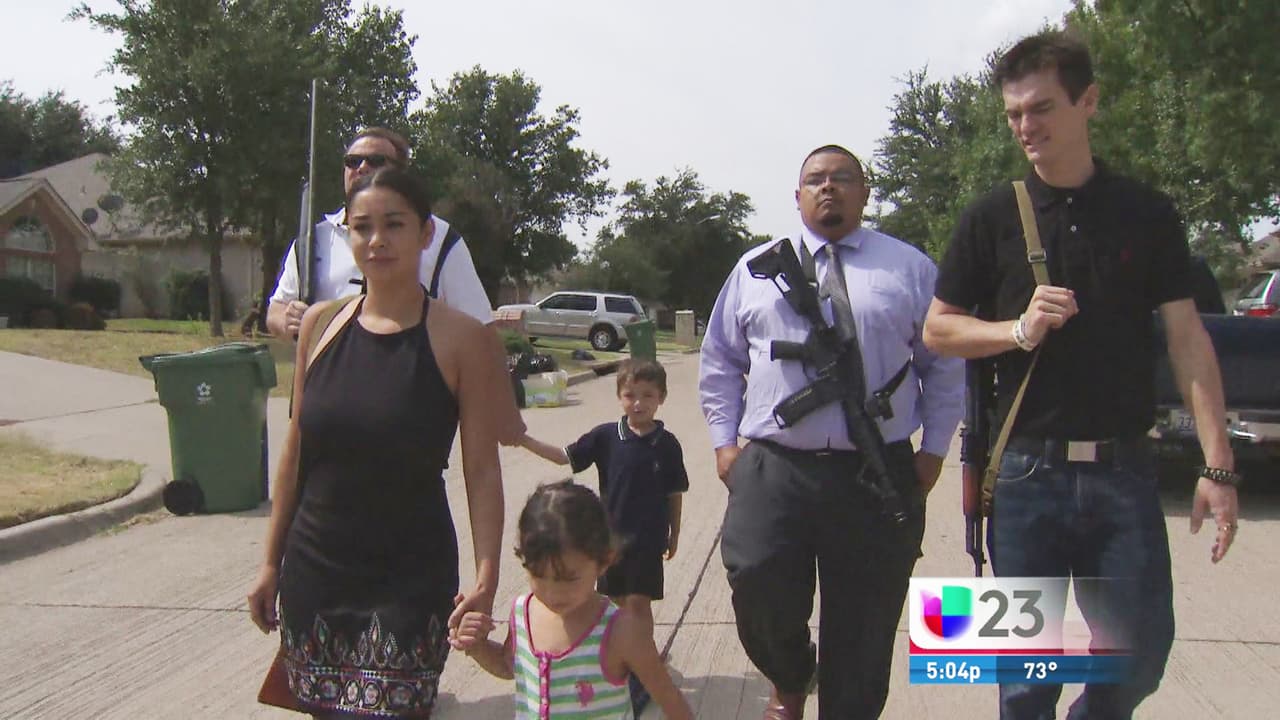 Texanos sacan sus armas a relucir