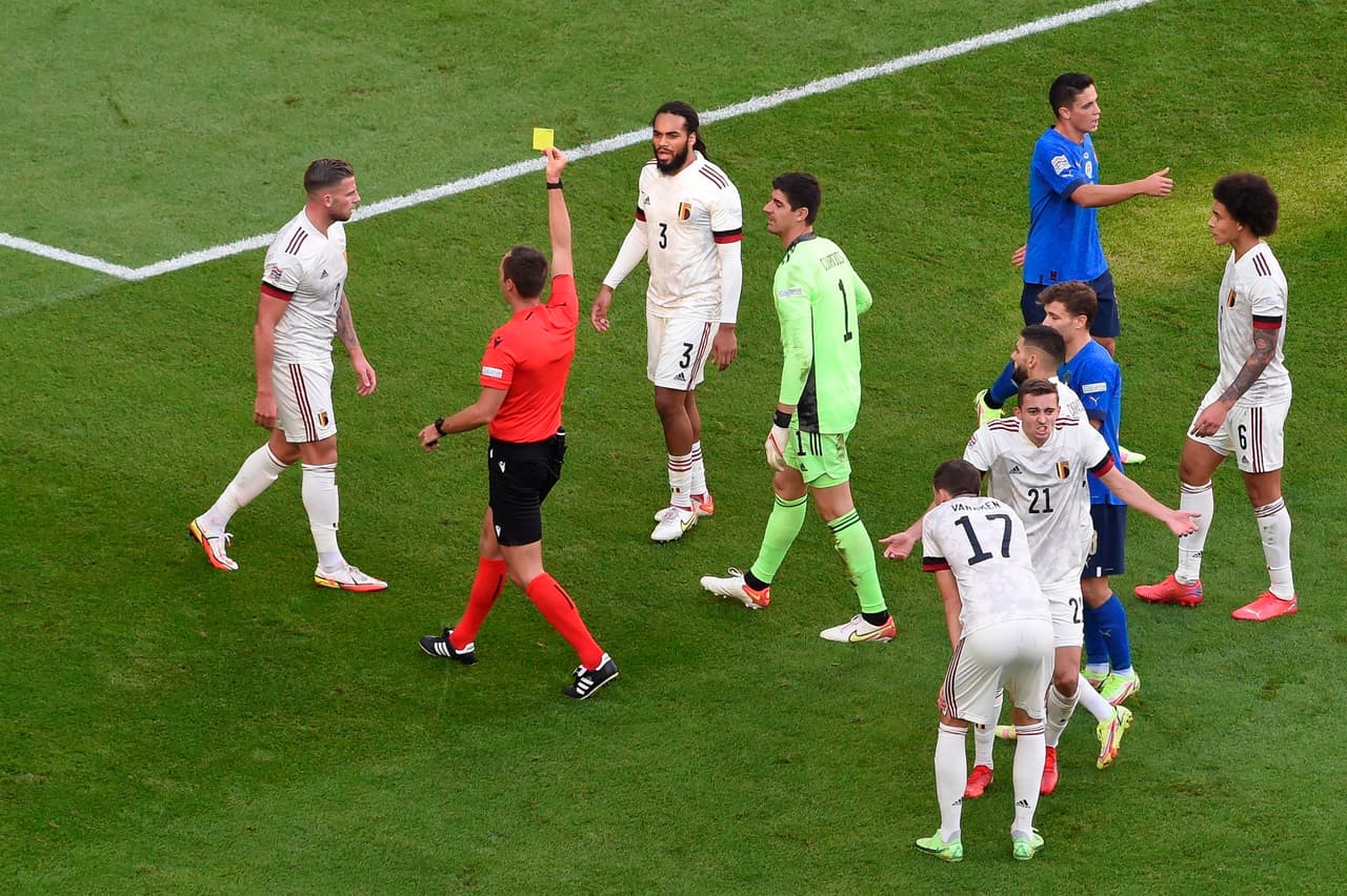 Italia se queda con el tercer lugar de la UEFA Nations League tras vencer 2-1 a Bélgica. Con anotacion de Barella y un penalti cobrado de Berardi, la 'Azzurra' se lleva la victoria. El único tanto por parte de los 'red devils' fue de Charles De Ketelaere ya al final del encuentro.