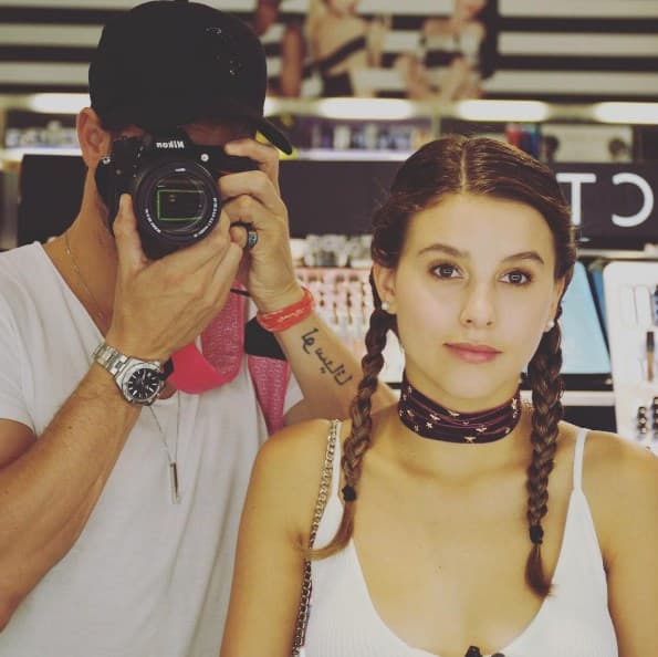 ¡Súper tierno! El trenzado nunca pasa de moda y puede darle al peinado un toque informal, juvenil y muy moderno.