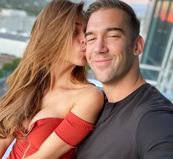 La presentadora también habló cómo esquiva los comentarios negativos que recibe: "Creo que mientras tú sepas quién eres, a dónde vas y hagas las cosas bien, lo demás
<b>no debe afectarte</b>, lo importante es que hagas lo que te haga feliz, porque entre más éxito tengas, más críticas vas a tener".