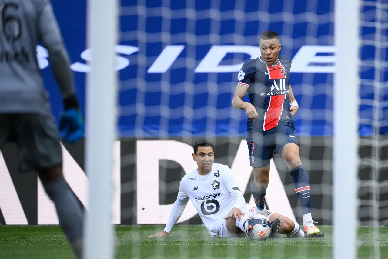 La defensa del Lille tuvo una actuación destacada al nulificar a las estrellas parisinas: Kylian Mbappé, Neymar, Ángel Di María, Moise Kean y compañía.
