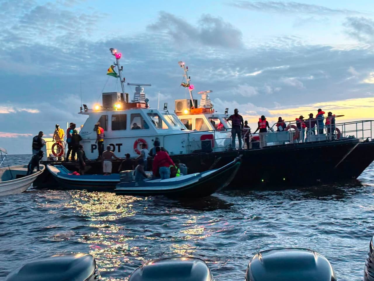 Se hunde ferry con 133 personas a bordo en Guyana, hay decenas de desaparecidos