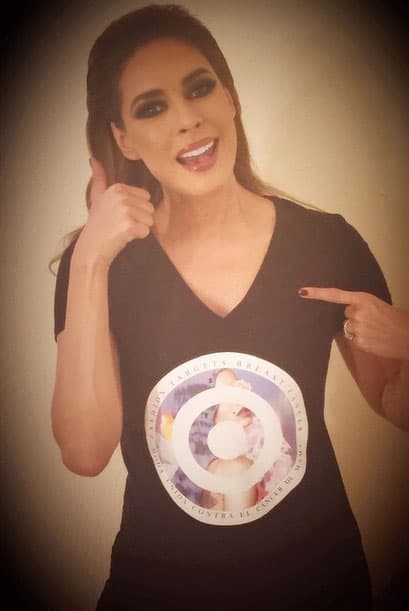 Incluso cuando no está de gala, la conductora luce radiante y muy a la moda con prendas casuales y sport.