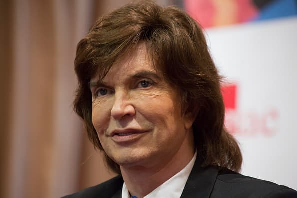 Expresó también que su hijo señaló “que él cambiaría todo lo que le dejó su padre porque le hubiera dado un último abrazo. De hecho no quiere cambiar de la casa ni un cenicero, dice 'yo no voy a cambiar nada, como mi padre lo dejó'".